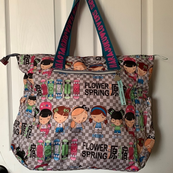 Harajuku Lovers Handbags - Harajuku Lovers enormous Flower Spring Travel Tote